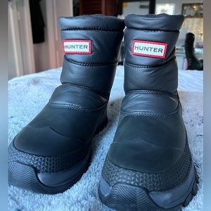 Black, puffy, women’s Hunter Snow Boots US size 6, UK size 4, EU size 37.